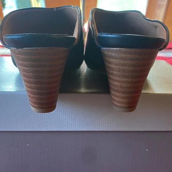 Franco Sarto Black Leather Wedge Sandals - Picture 3 of 5